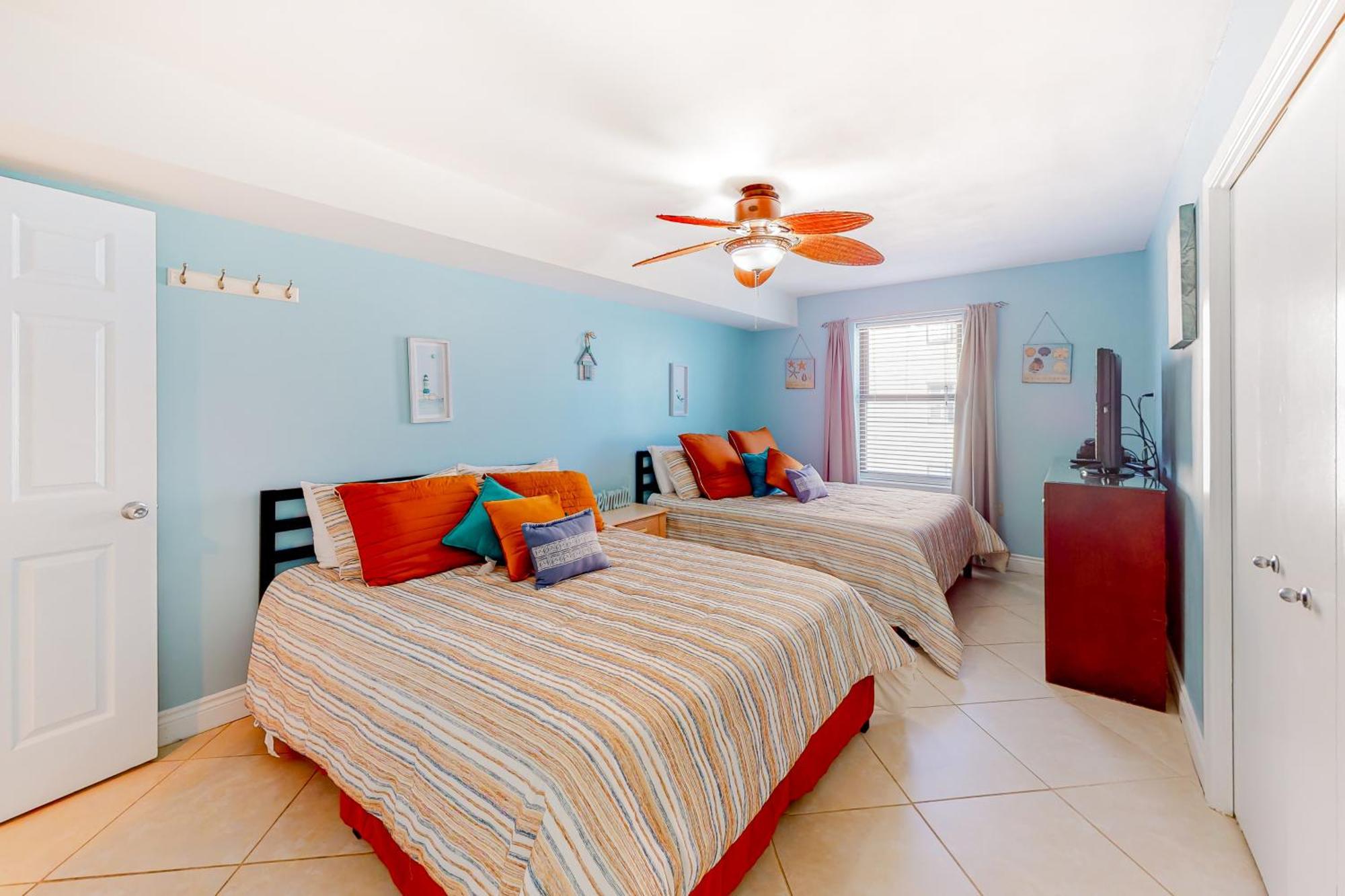 Phoenix Vacation Rentals Orange Beach Pokoj fotografie